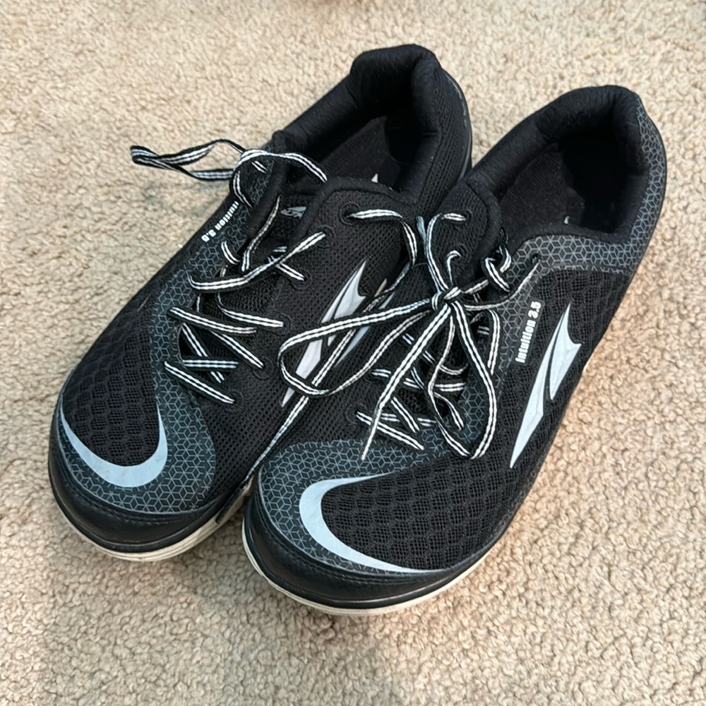 Altra running shoes Intuition 3.5 size 7